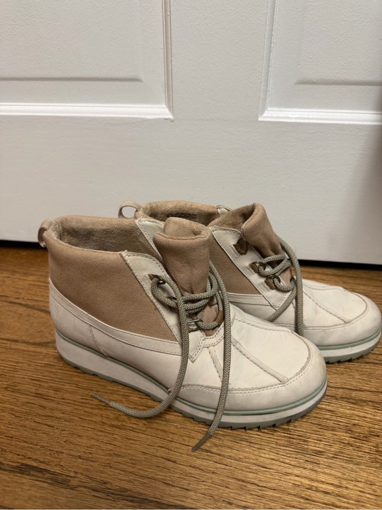 Vionic Shoes - Vionic Women's Tan and White Lace-Up Winter Boots